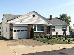 75 Christopher St, Providence, RI 02904