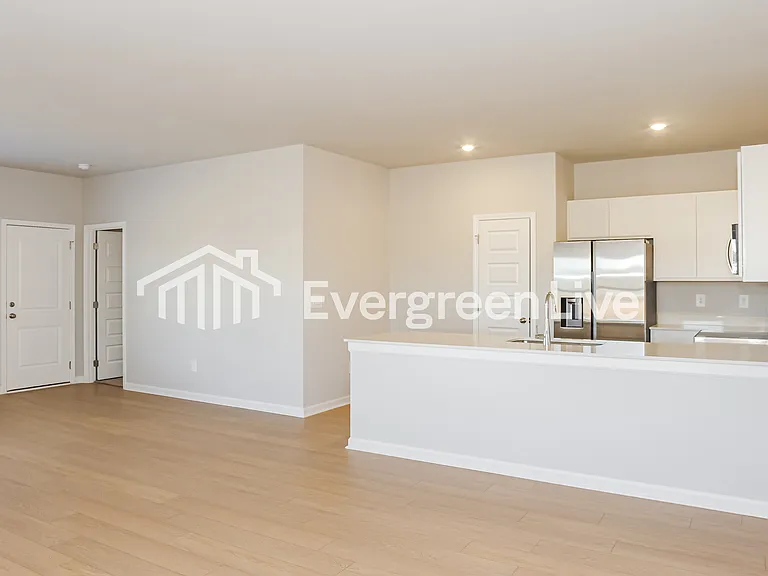 17727 Denham Cir — Photo 4