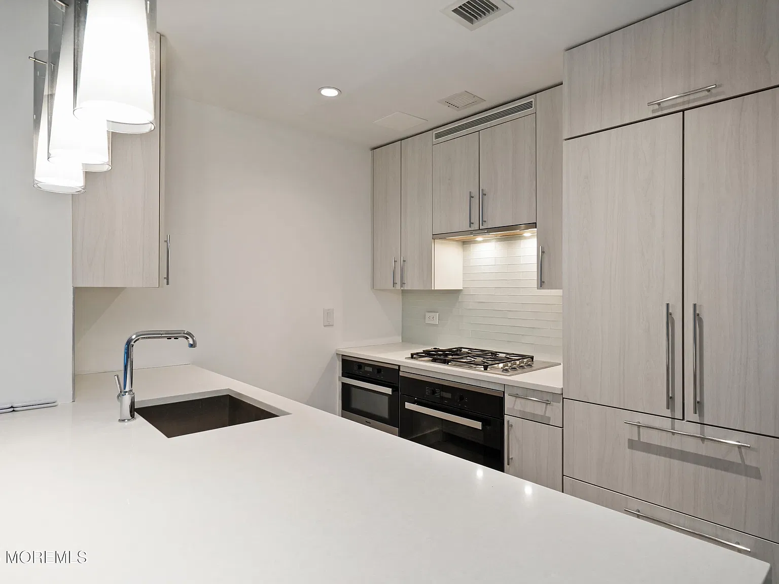 15 Morris Ave — Photo 4