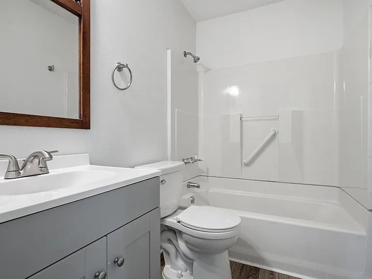 1124 S Pine St — Photo 7
