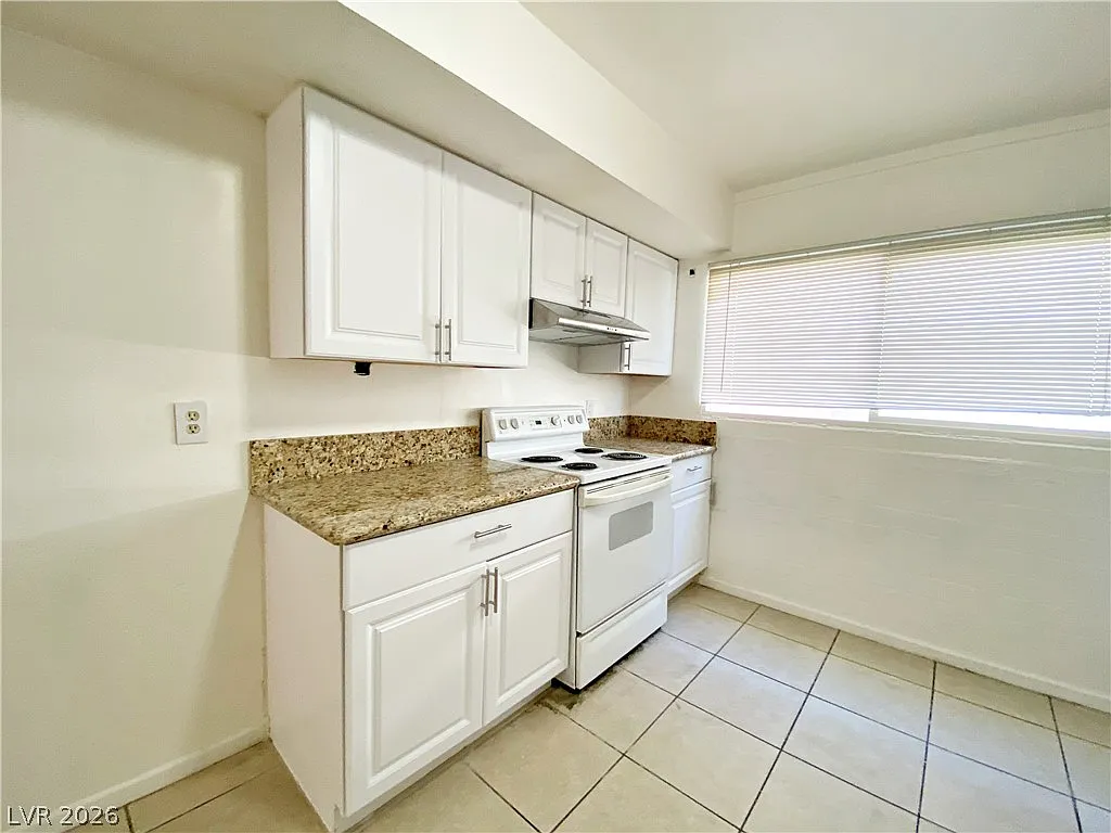 3 bed, 2.0 bath, 780 sqft, $1,090 — Photo 4