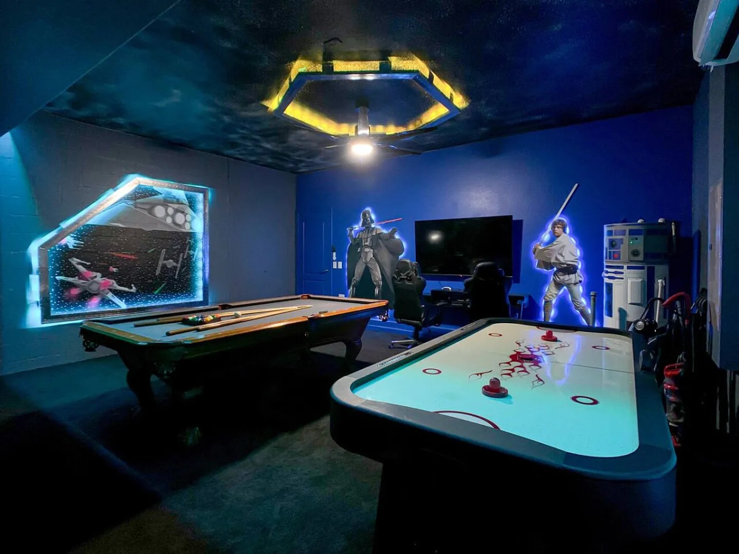 ChampionsGate Fun Villa Avengers StarWars Princess — Photo 4