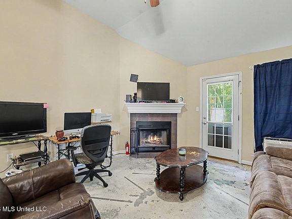 3rd image of 21605 Sandstone Ln