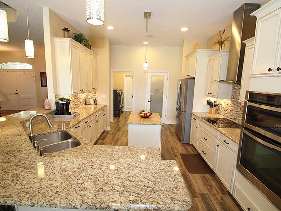3rd image of 4907 Flora Dr