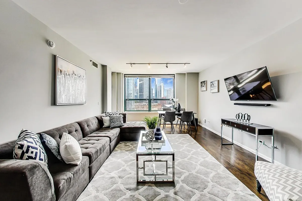Family Room - 400 W Ontario St #1206