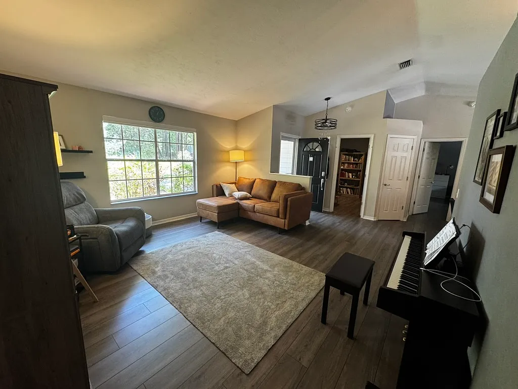 4 bed, 1982 sqft, $2,650 — Photo 4