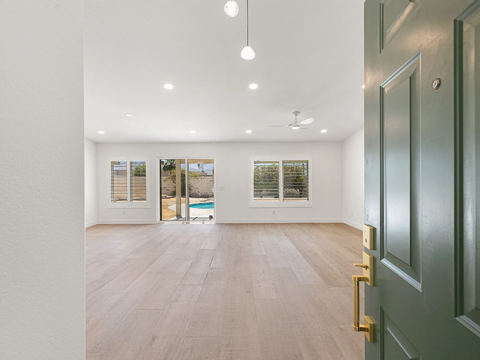 4 bed, 1970 sqft, $4,495 — Photo 3