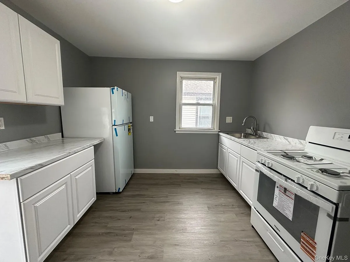 Building Photo - 197 N Hamilton St #2