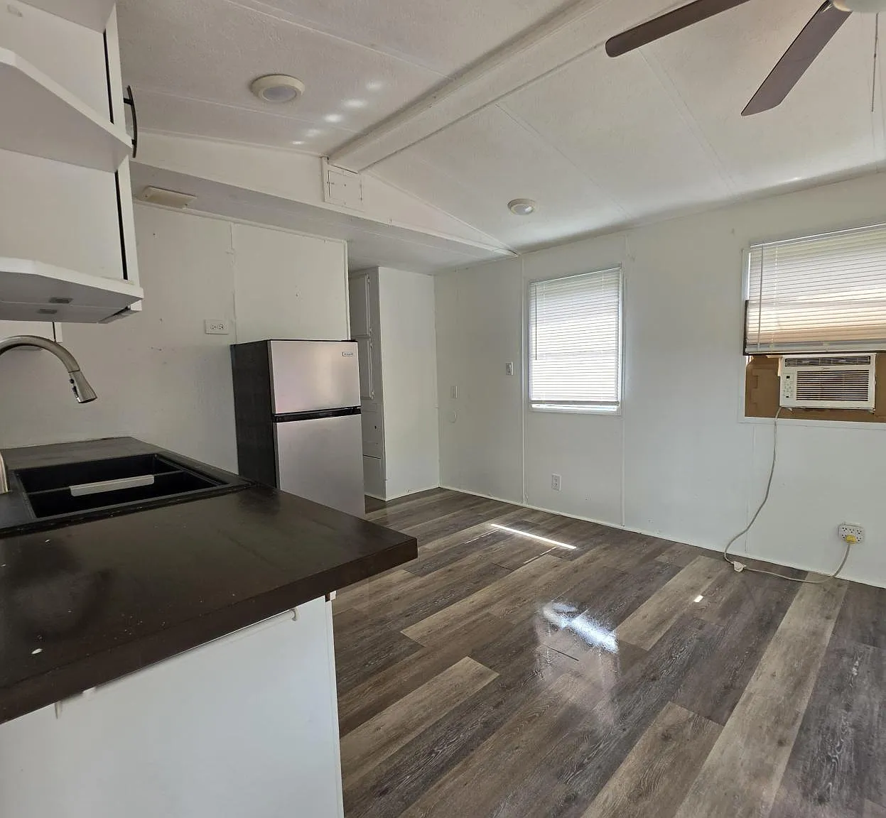1 bed, $916 — Photo 2