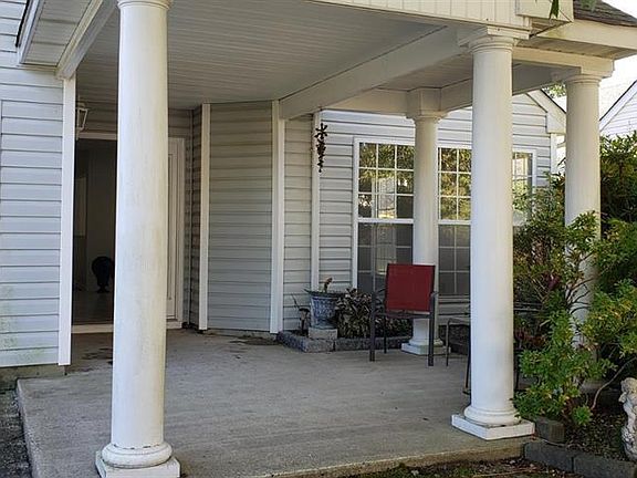 2nd image of 604 Bedford Ln