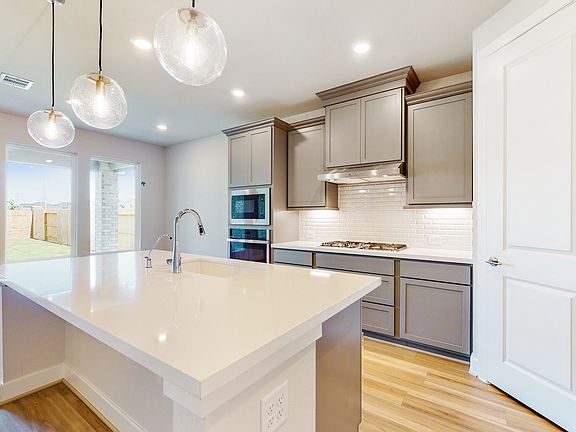 5th image of 9510 Gapstow Ln