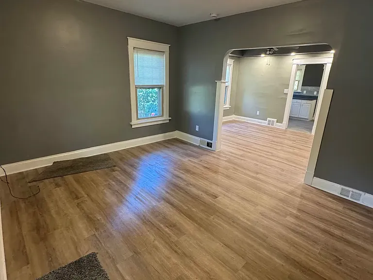 17914 Larchwood Ave — Photo 3