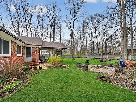 4th image of 4402 Forest Dr