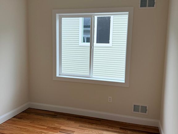 5th image of 102 Lovelace Ave #2