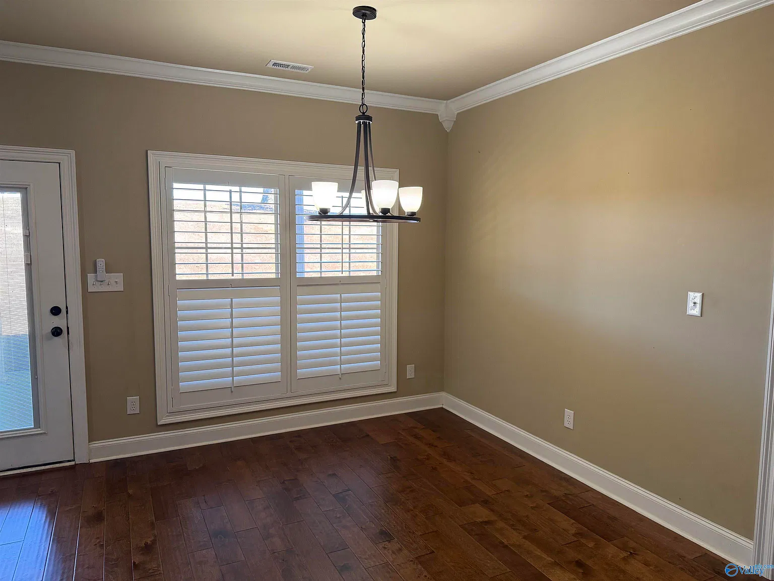 3 bed, 2.0 bath, 1597 sqft, $1,800 — Photo 4