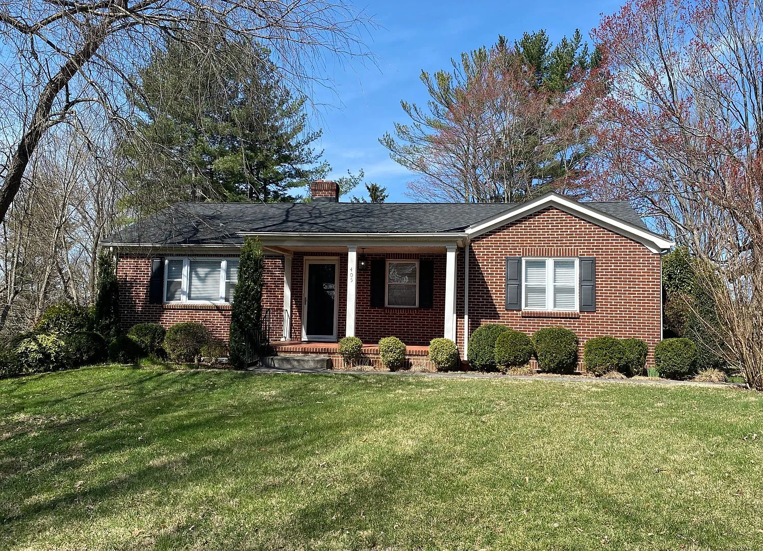 Brick Cottage Close to Downtown and Blacksburg Golf Course — Photo 1