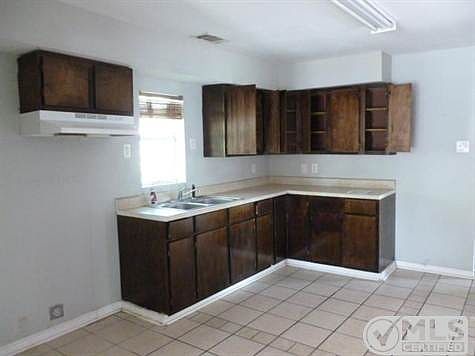 3rd image of 3114 N Houston St