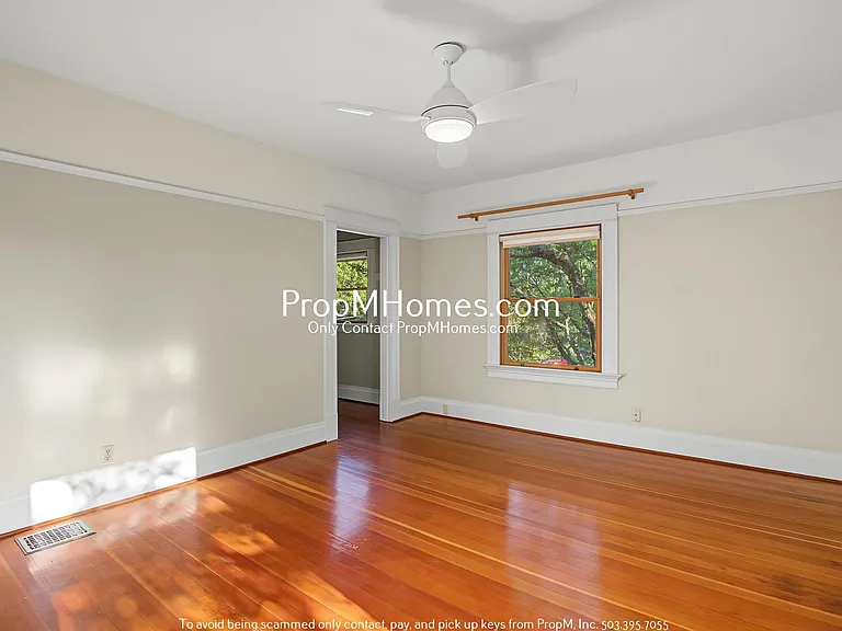 2233 SE Taylor St — Photo 10