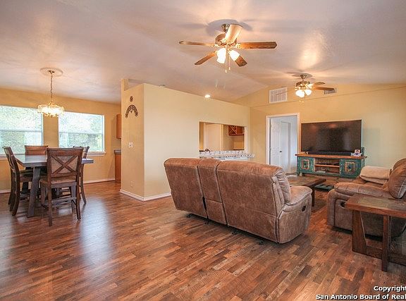 5th image of 125 Mountain Dr