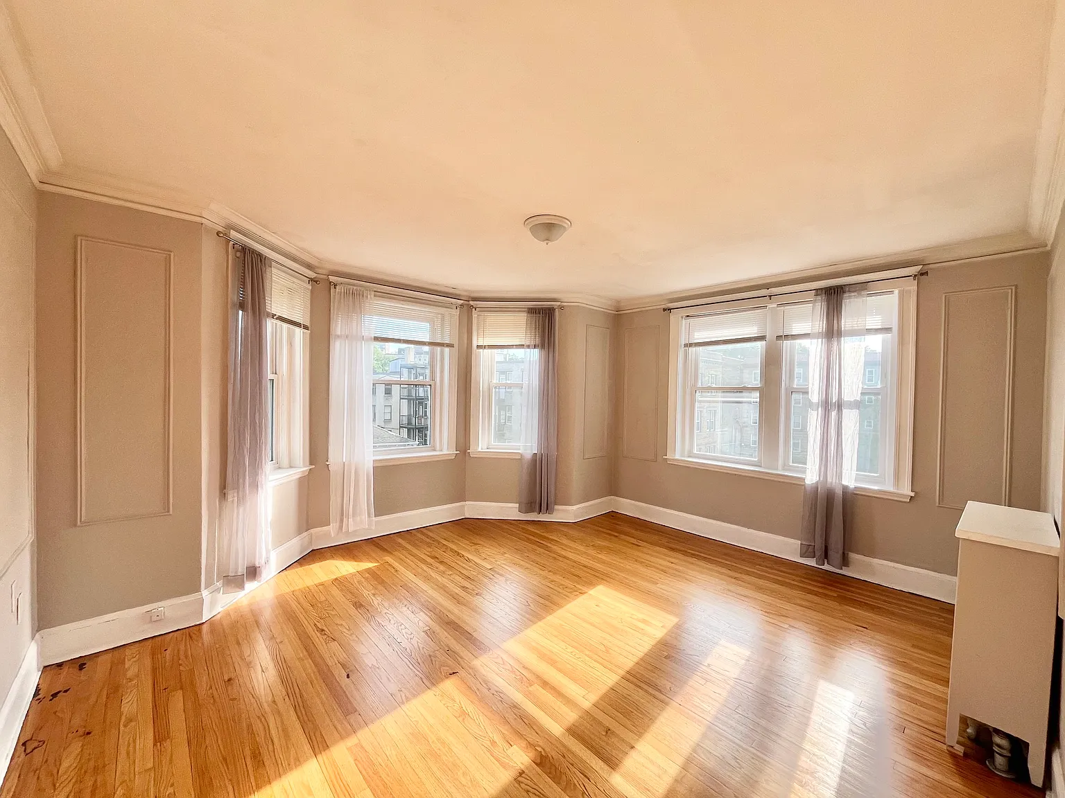 2 bed, 9999 sqft, $2,650 — Photo 1