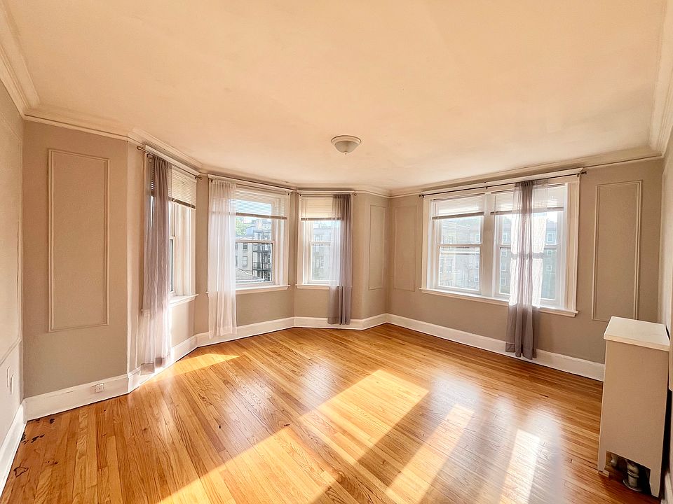 1st image of 129 Chiswick Rd APT 13