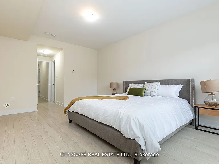 1084 Lansdowne Ave — Photo 11