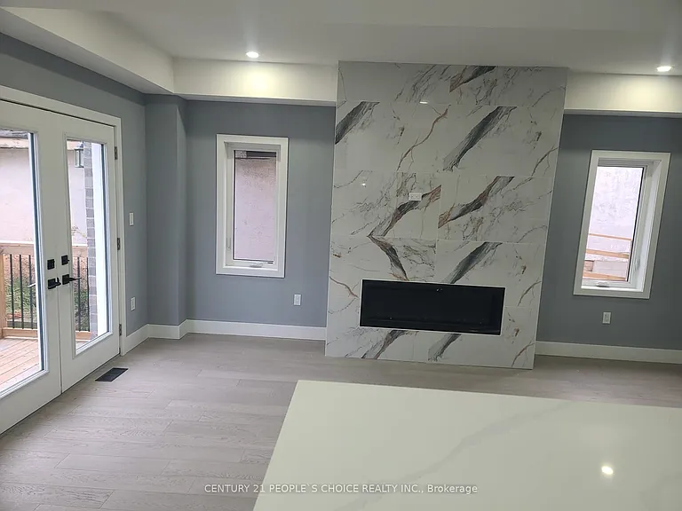 84 Beland Ave N #UPPER — Photo 2