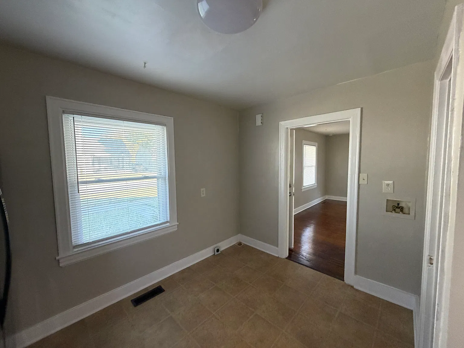 2 bed, 720 sqft, $1,400 — Photo 3