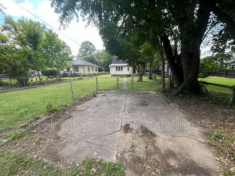 6155 Broadway St — Photo 22