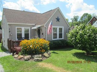 7910 Service St, Masury, OH 44438