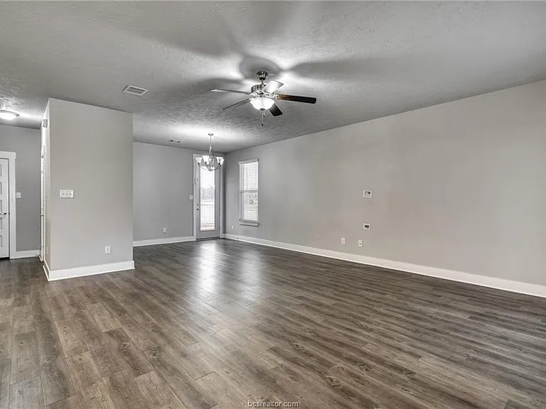 3900 Yukon Ln — Photo 3