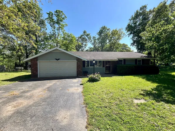 340 Hillcrest Dr, Bourbon, MO 65441