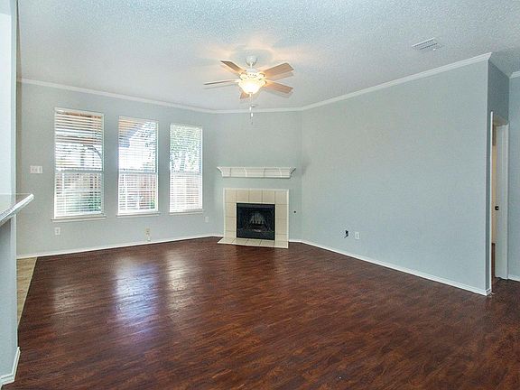 4th image of 406 Leameadow Dr