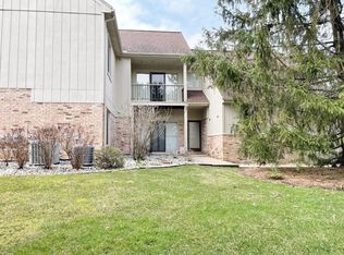 29319 Laurel Dr, Farmington, MI 48331