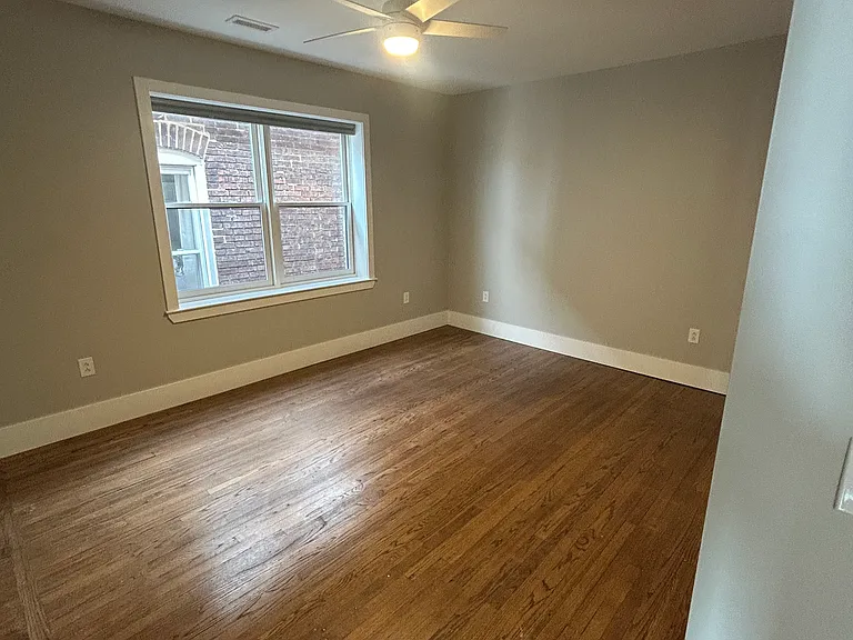 417 E Broadway — Photo 12