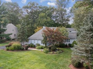21 Hickory Dr, Basking Ridge, NJ 07920