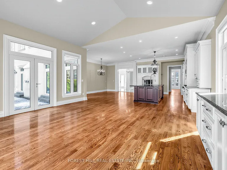 8 Colvestone Rd — Photo 17
