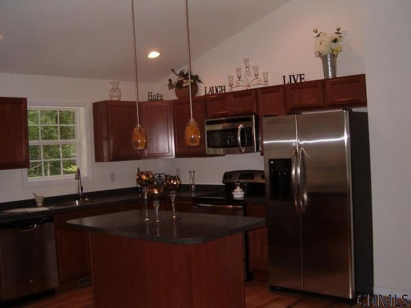3rd image of 26 CHARLTON Street