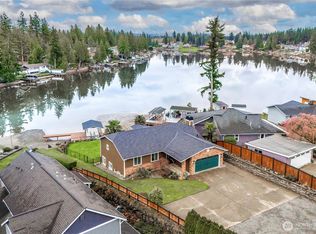 6352 S Island Dr E, Bonney Lake, WA