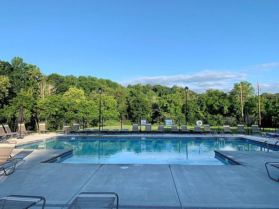 2nd image of 3162 Creekbend Ln