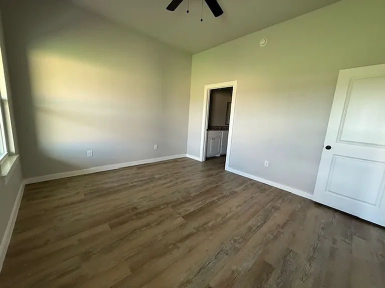 942 Minda St — Photo 14