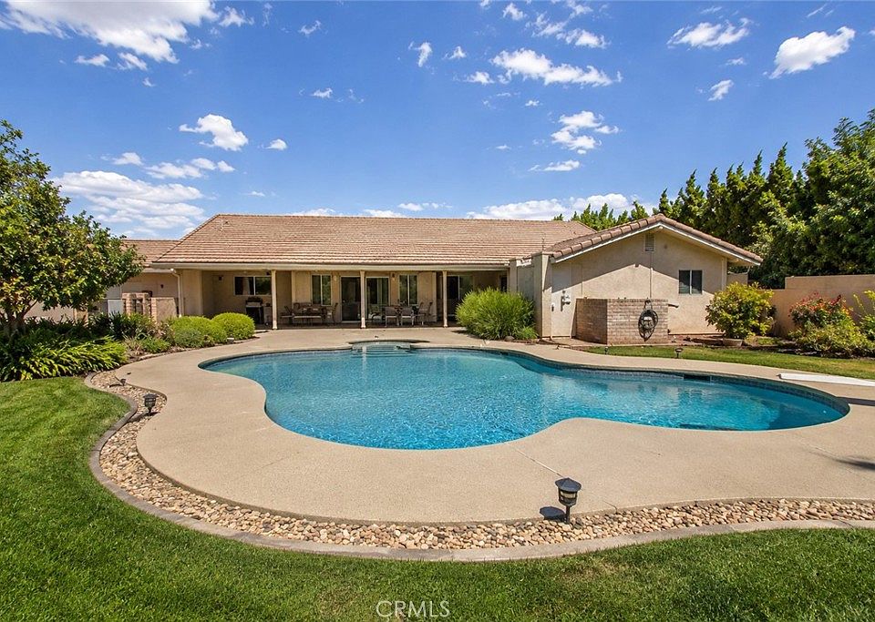 1st image of 1531 Edgehill Ln