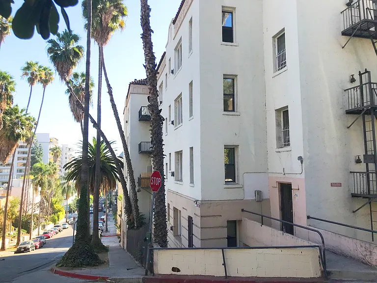 Ojai Apartments — Photo 30