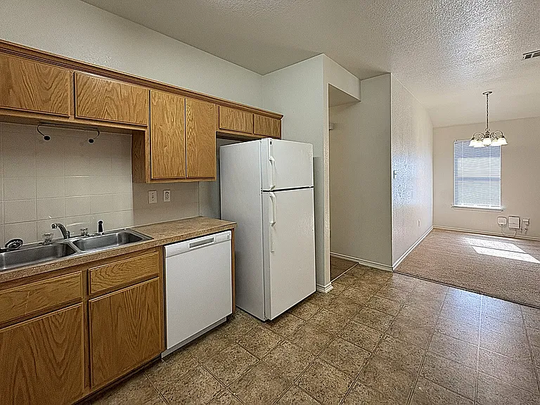 2706 Ashley Dr — Photo 9