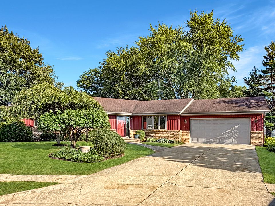 1st image of 829 Sutton Pl