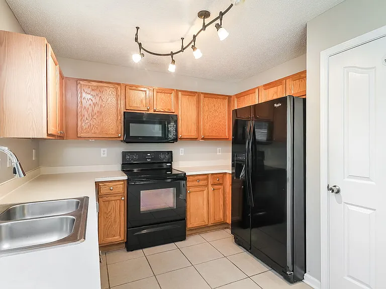 15239 Pangborn Pl — Photo 8