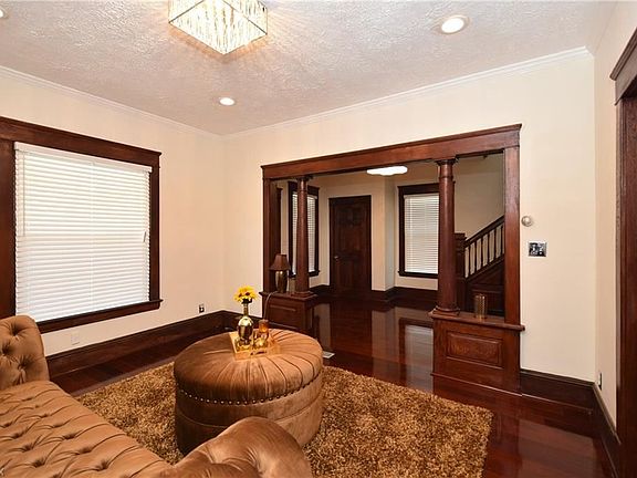 5th image of 1141 W 5th St