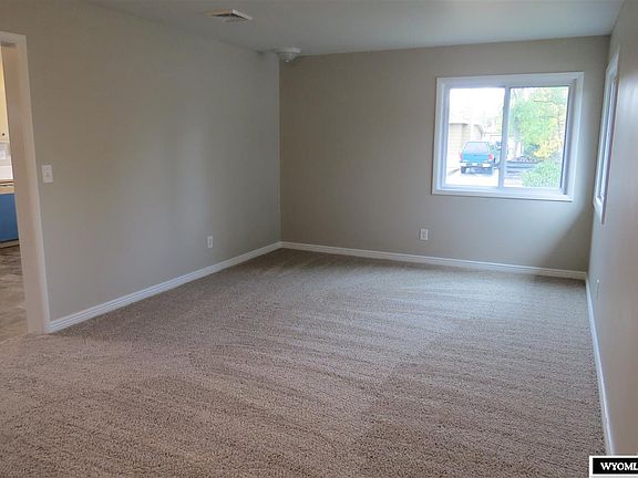 3rd image of 921 E Park Ave
