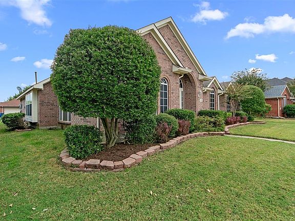2nd image of 2202 Valley Creek Dr