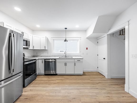 5th image of 488 Main Street